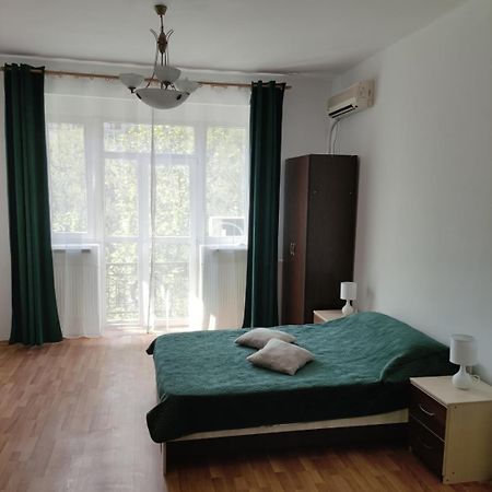 Christie'S 3 Central Apartment To Bucarest Екстериор снимка