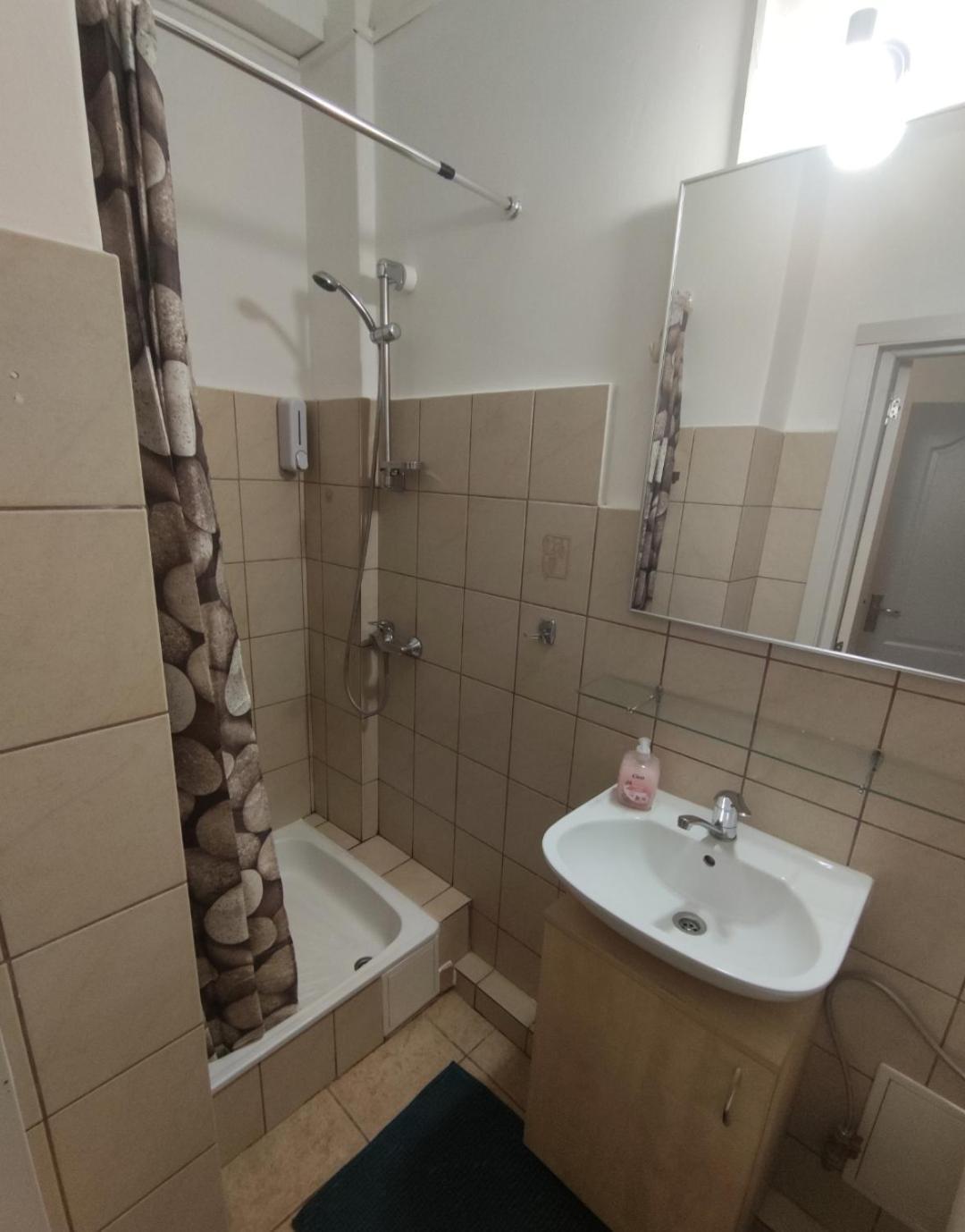 Christie'S 3 Central Apartment To Bucarest Екстериор снимка
