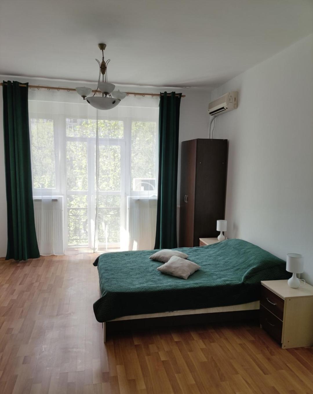 Christie'S 3 Central Apartment To Bucarest Екстериор снимка